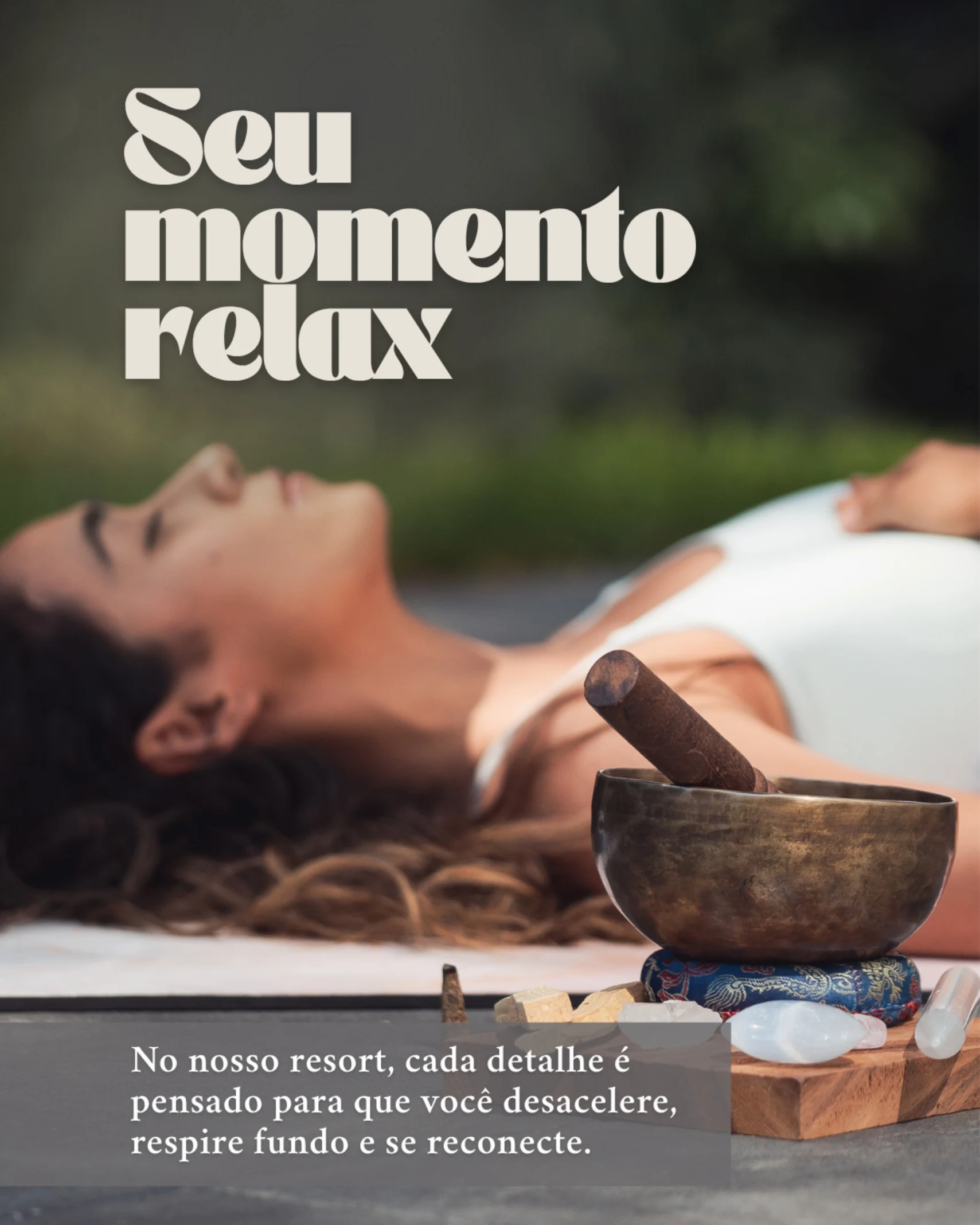 Macal Resort, carrossel spa e bem-estar, slide 1 de 3: capa "Seu momento relax", com tigela tibetana em uma sessão de relaxamento