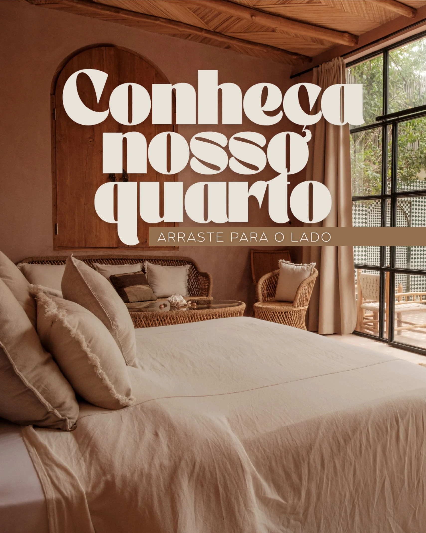 Macal Resort, carrossel os quartos, slide 1 de 5: capa "Conheça nosso quarto", com parede terracota e porta de madeira em arco
